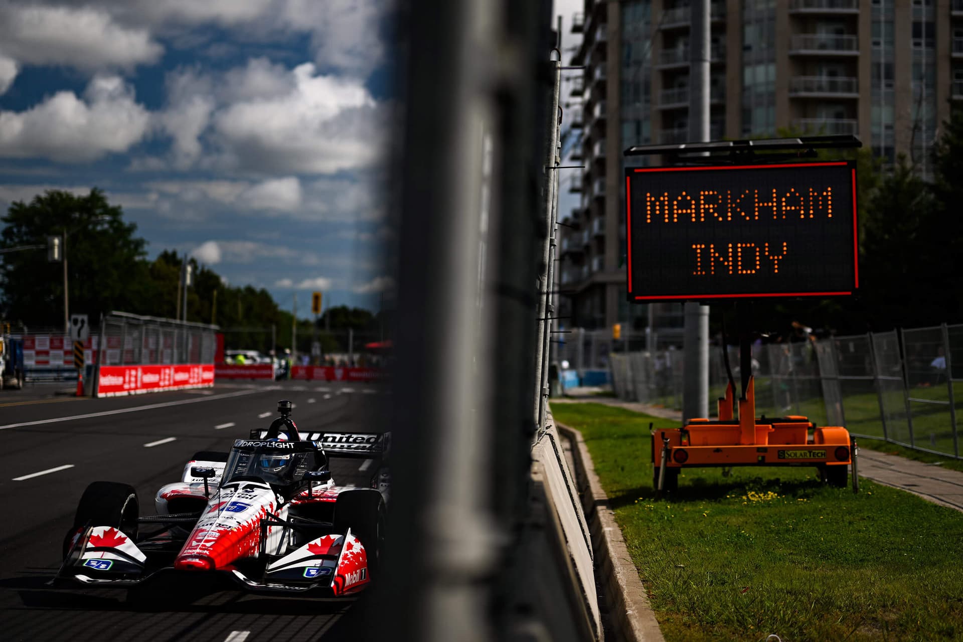 IndyCar v Markhamu: Páteční chaos a katastrofa nakonec přetavena v úspěch