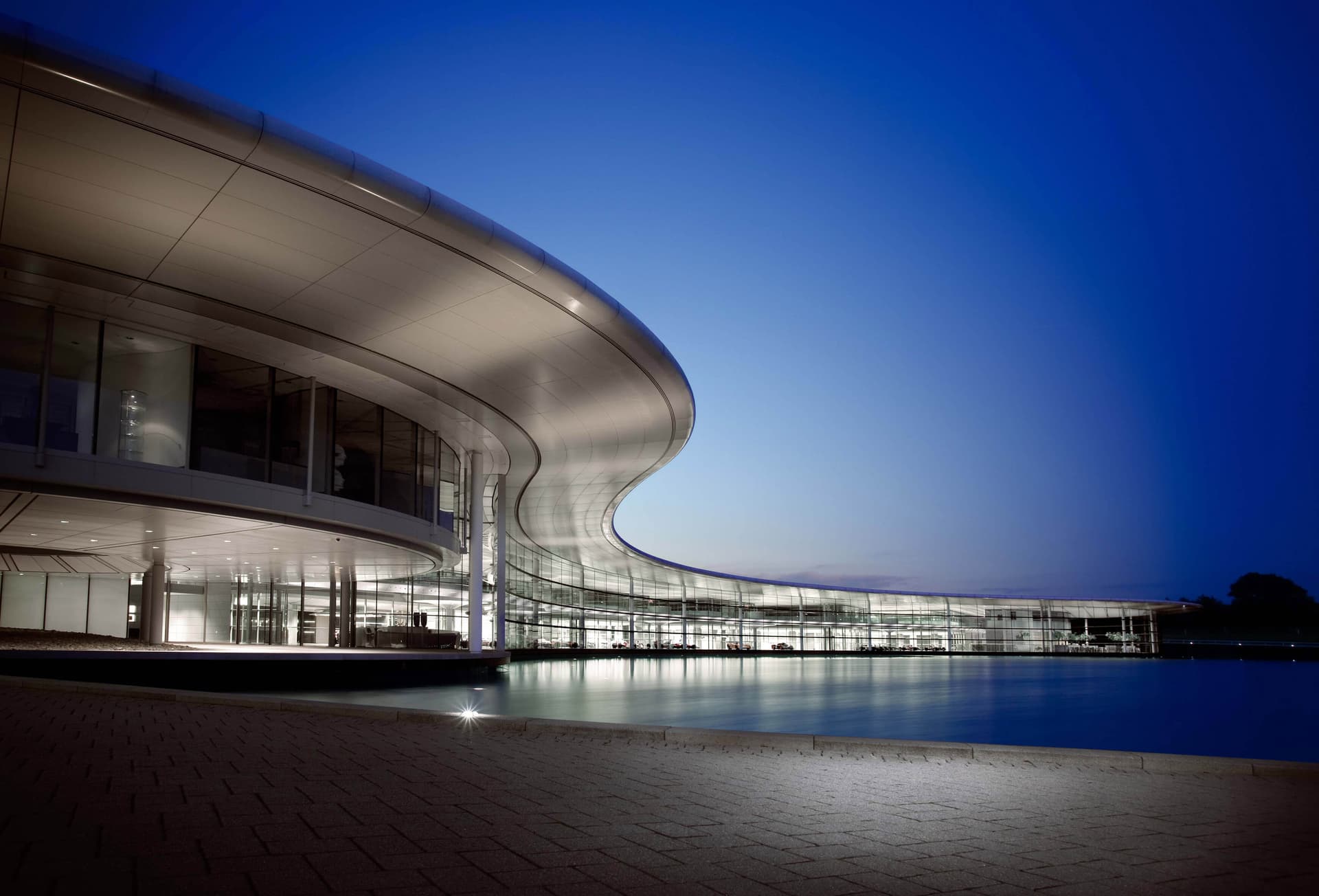 Návštěva MTC, futuristického sídla McLarenu