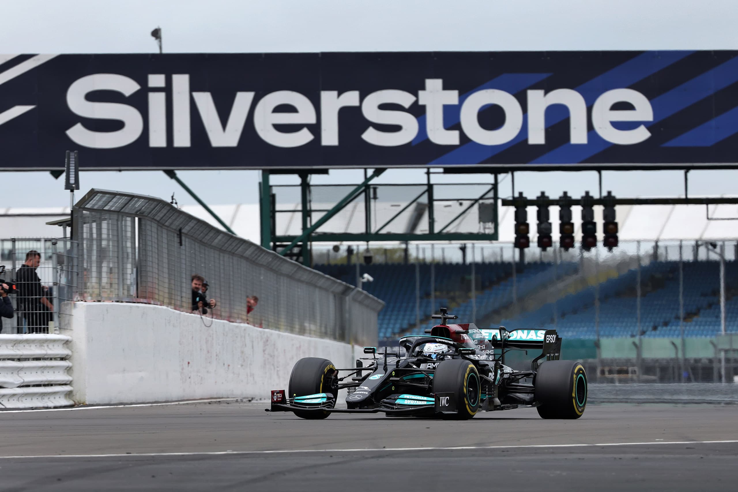 První test v F1 pro Doriane Pin! Šampionka F1 Academy usedla do Mercedesu