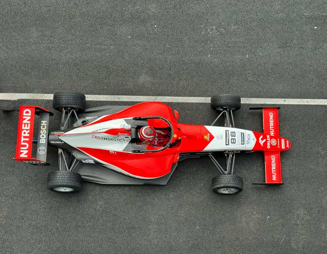 Závodní klan Písaříků opět na scéně! Albert Písařík míří do F4