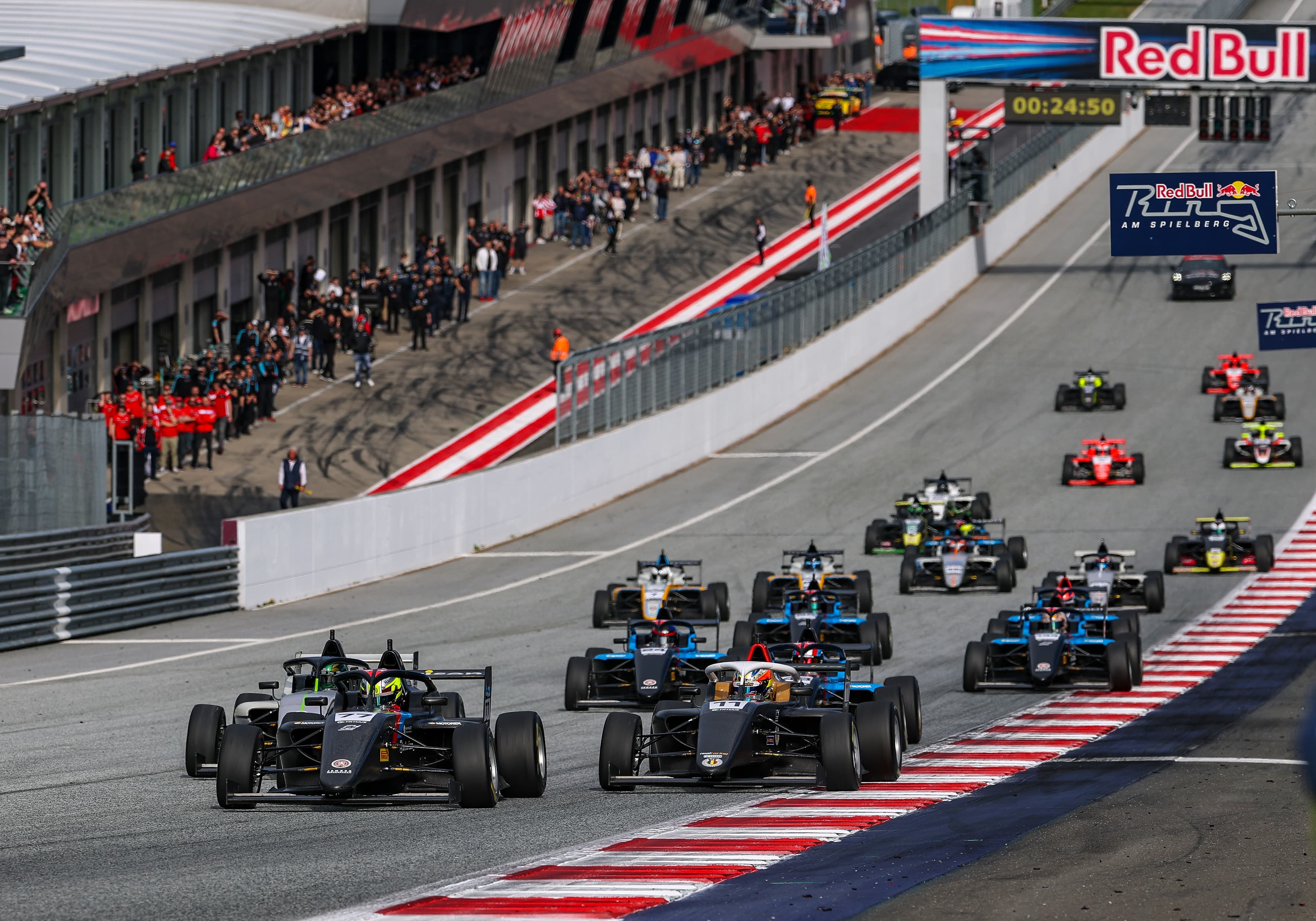 f4 cez rb ring 1 25 race start