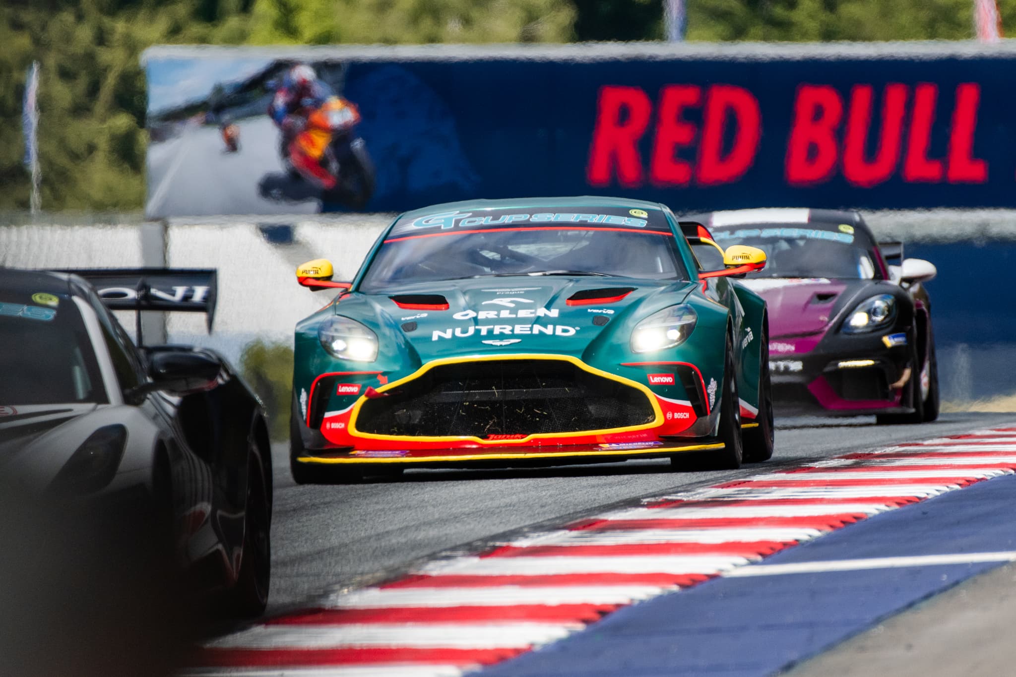 janik aston premier race 25 4