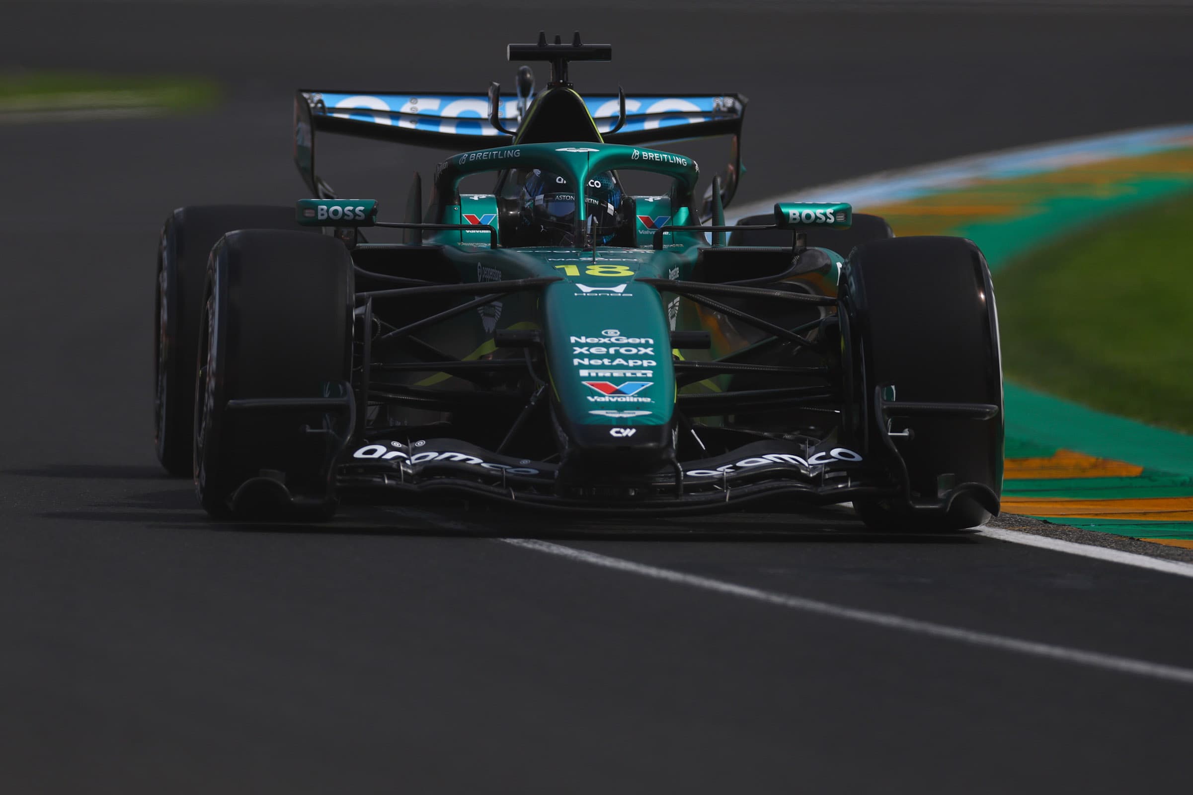 Masivní problémy Aston Martinu: nemají baterie a jezdcům hrozí zdravotní riziko