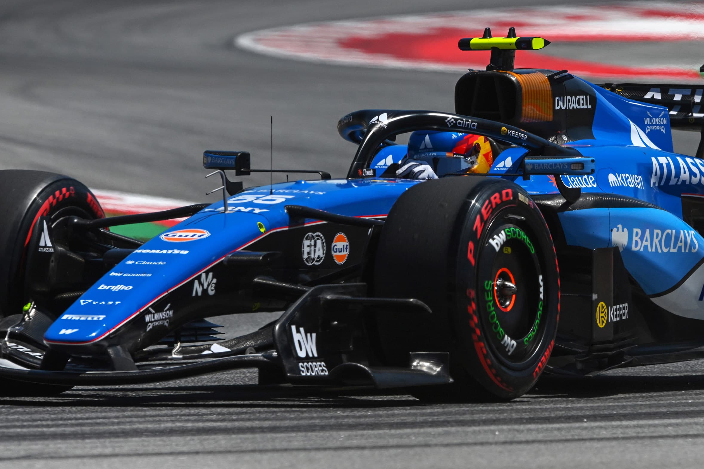 Williams i Aston Martin chystají na léto nová auta