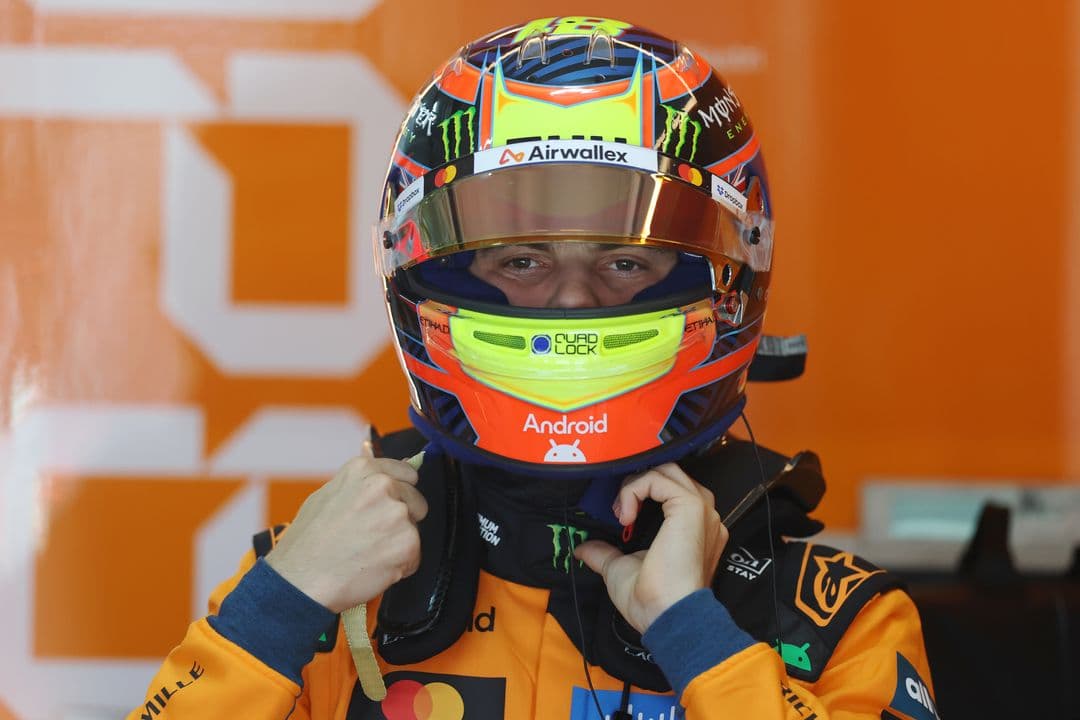 Verstappen králem Sepangu, jezdci si ale užili i pořádný chaos