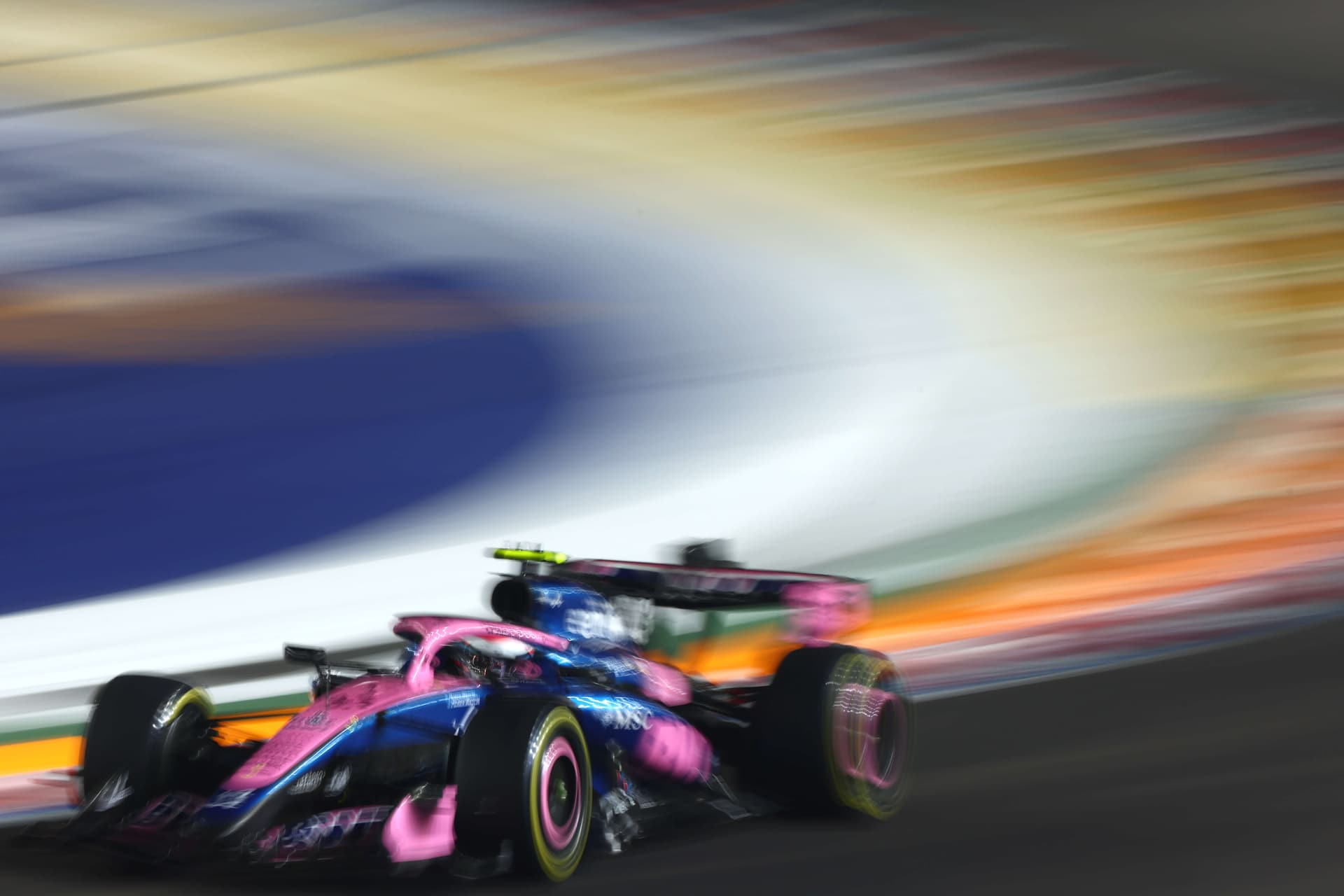 Oslavy v Singapuru! 50. pole position v kariéře pro Verstappena