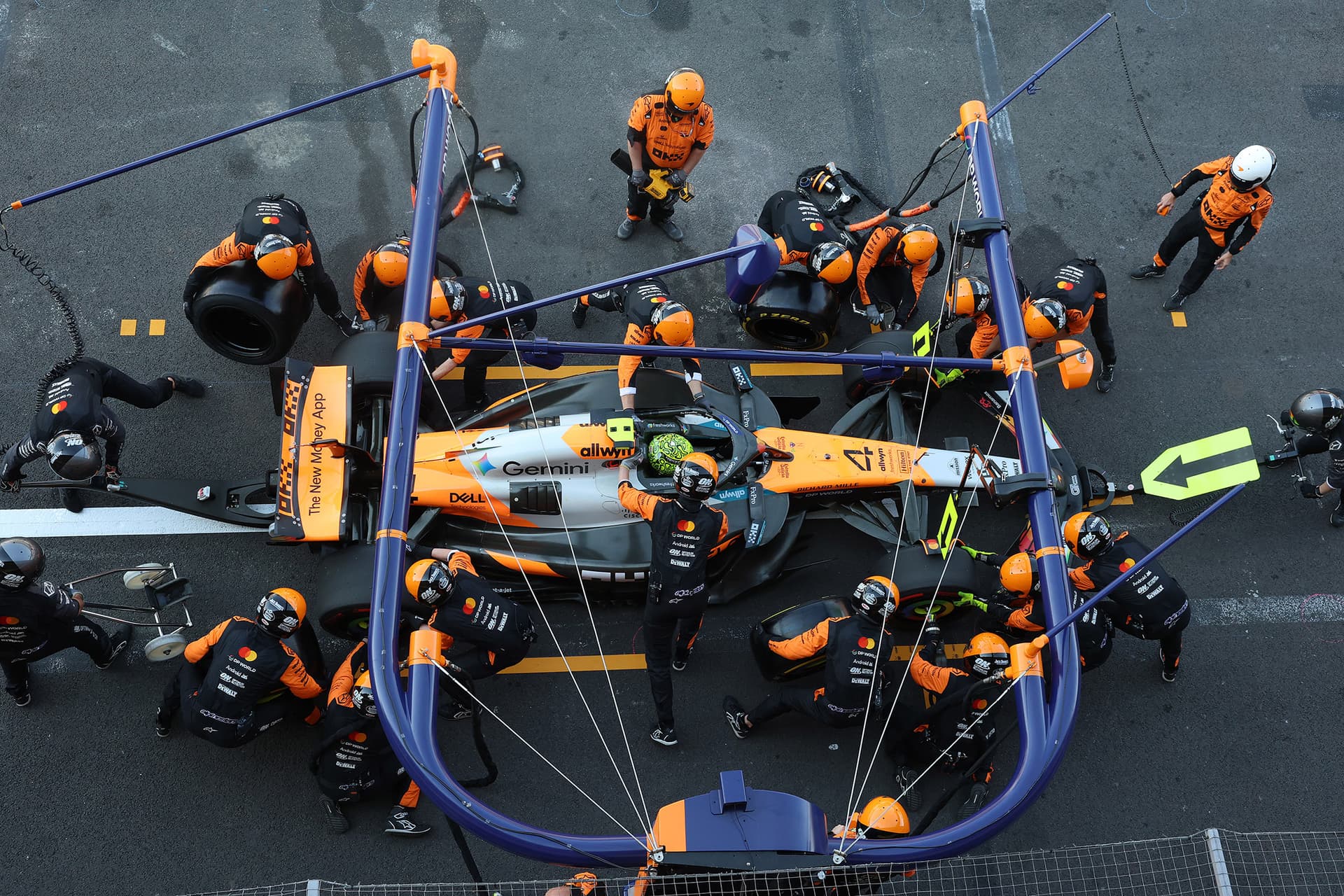 McLaren F1 Pit Stop