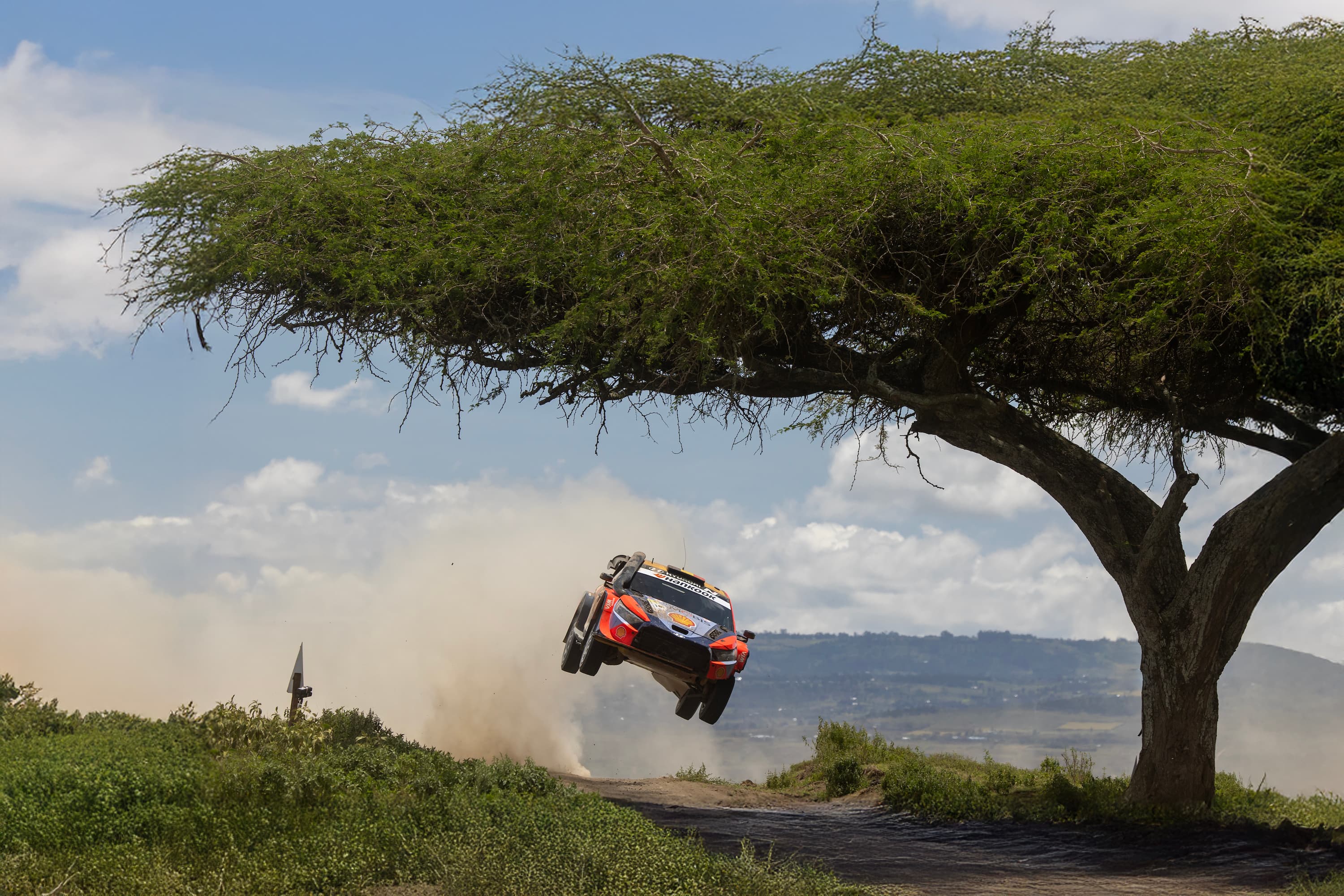 Neuville skok kedong 25