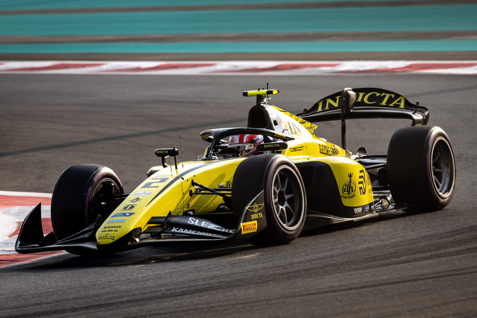 Lindblad ovládl sprint F2 v Abu Dhabi, Staněk dojel 10.