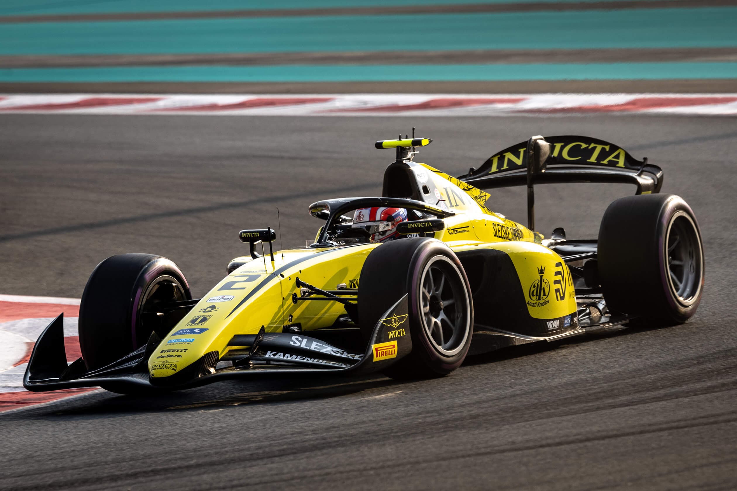 Lindblad ovládl sprint F2 v Abu Dhabi, Staněk dojel 10.