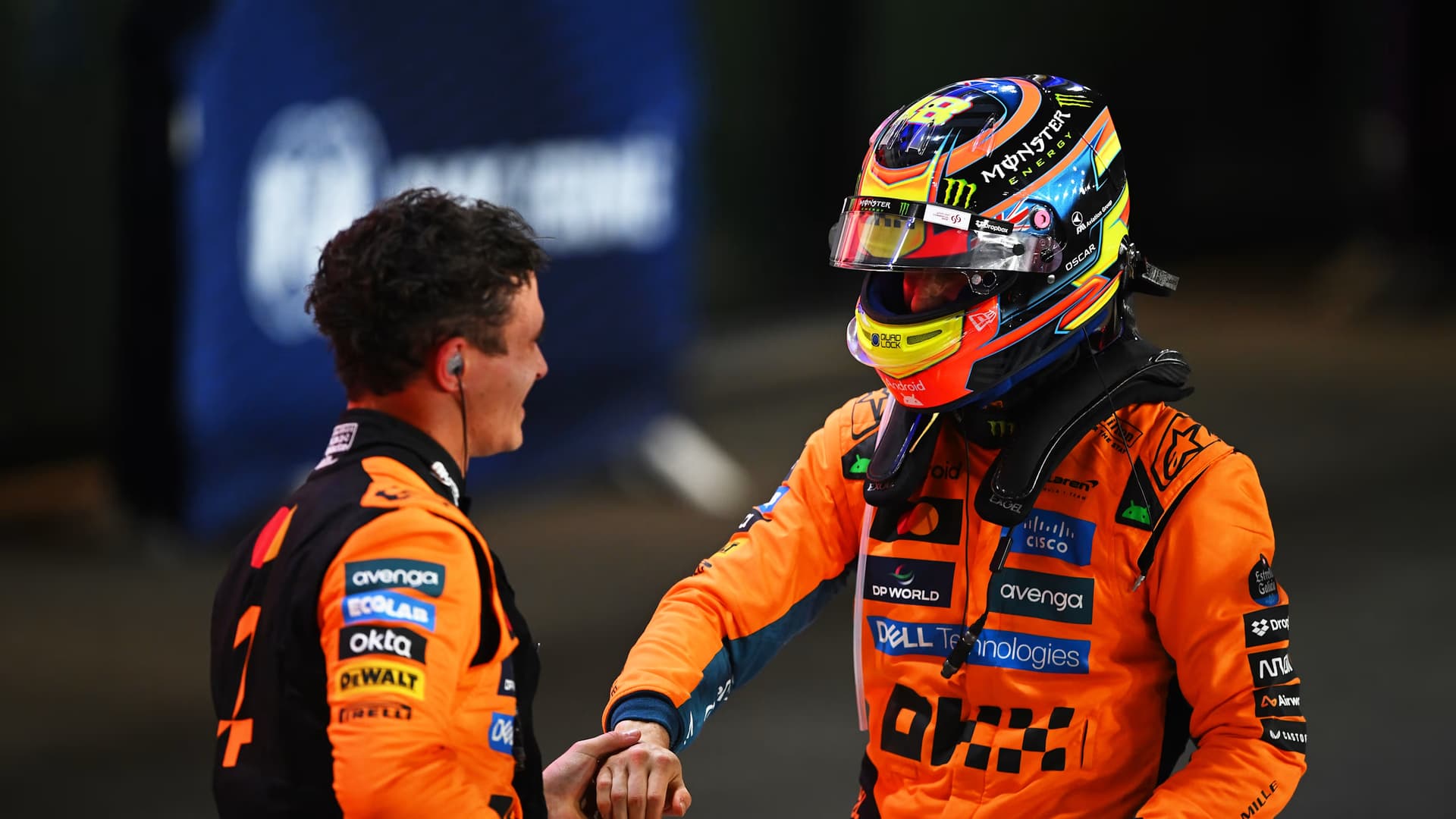 Piastri zvítězil v katarském sprintu a stáhl Norrise o dva body