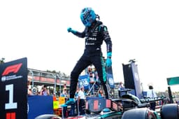 Russell v Baku na pole position, Antonelli havaroval