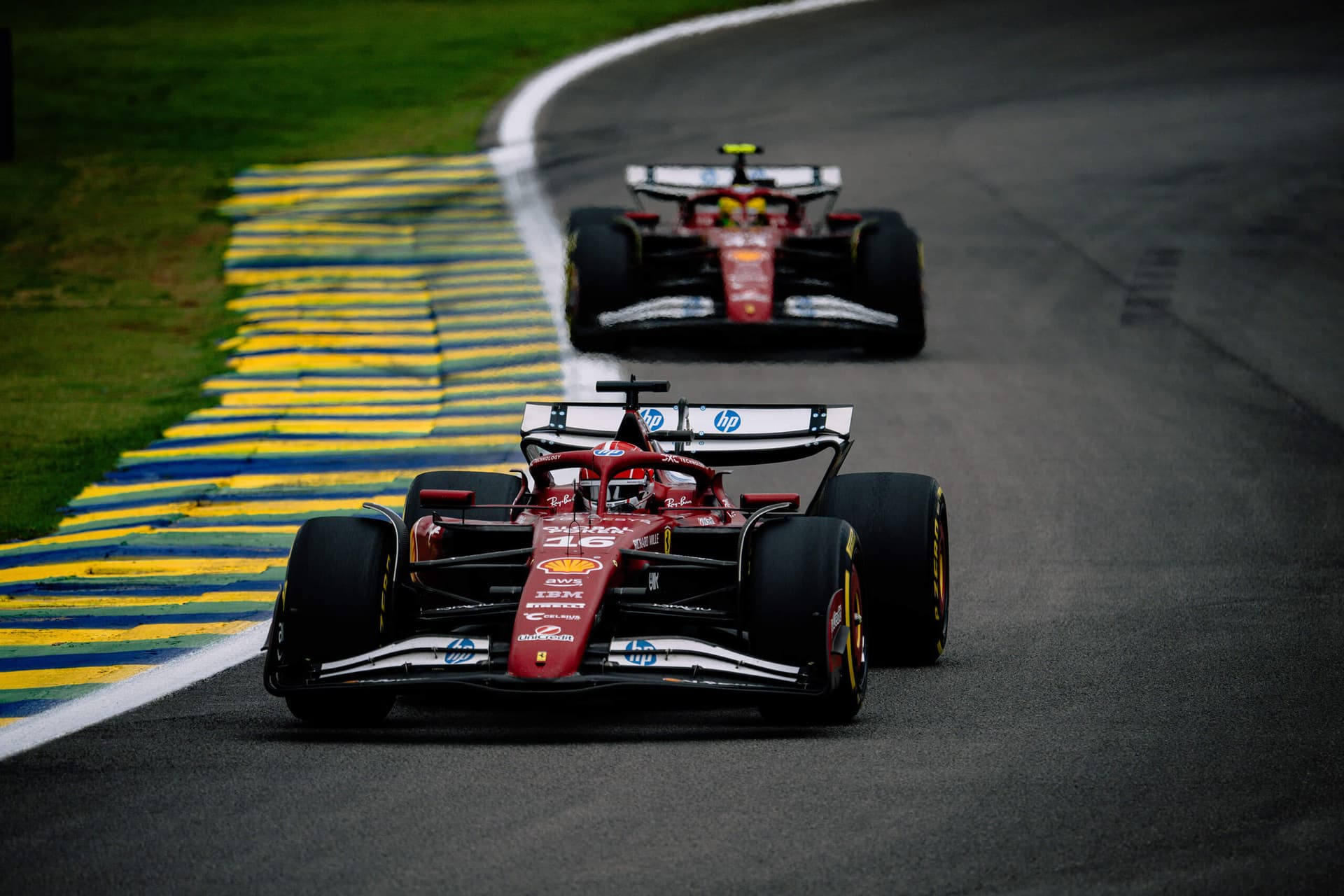 Šéf Ferrari se obul do jezdců! Mají prý méně mluvit a více se soustředit na řízení