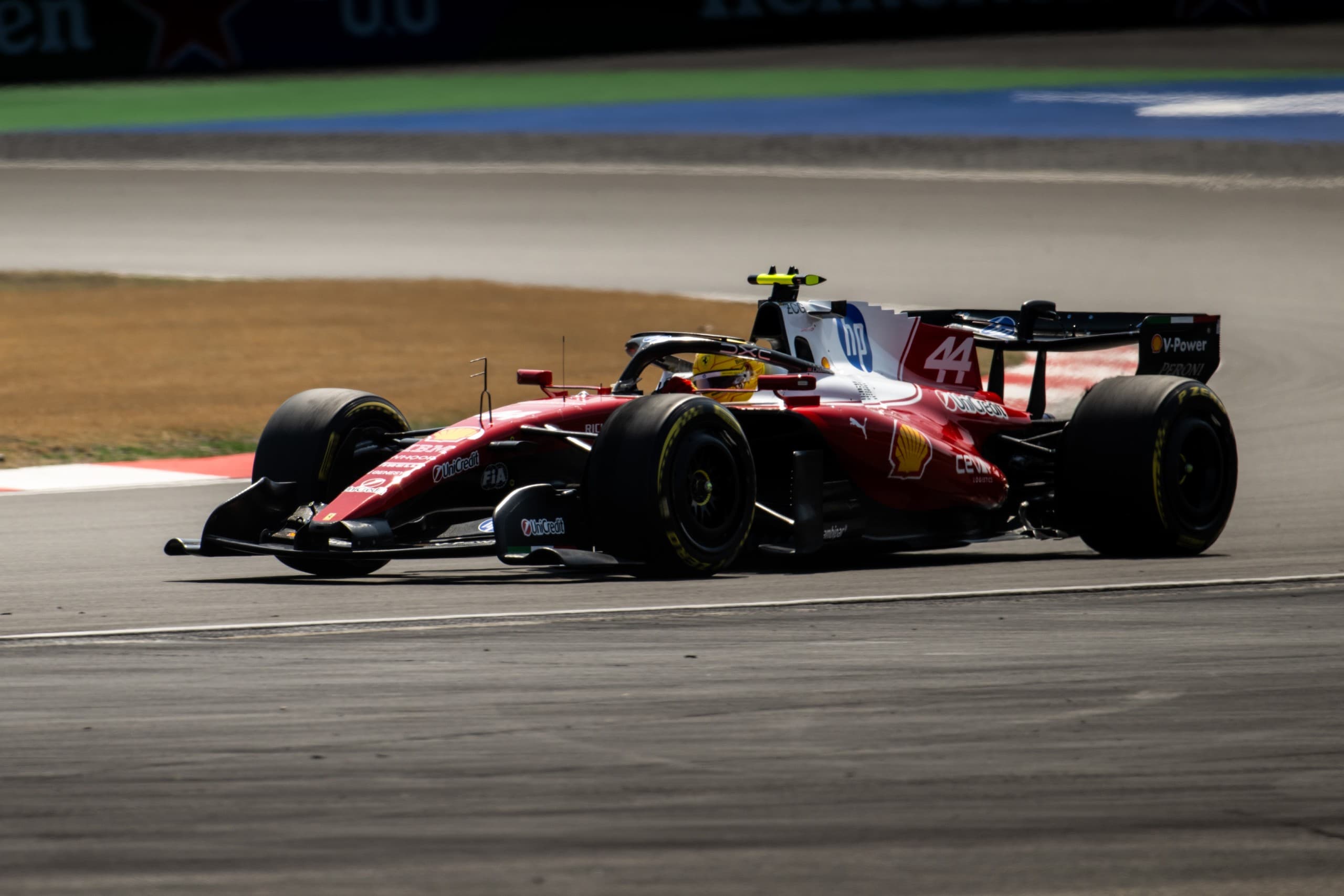 Hamiltona nová éra F1 baví, přirovnává ji k motokárám