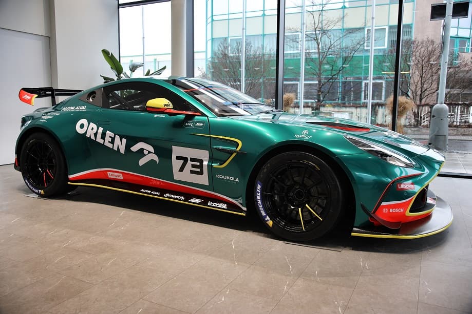 Aston Martin GT4