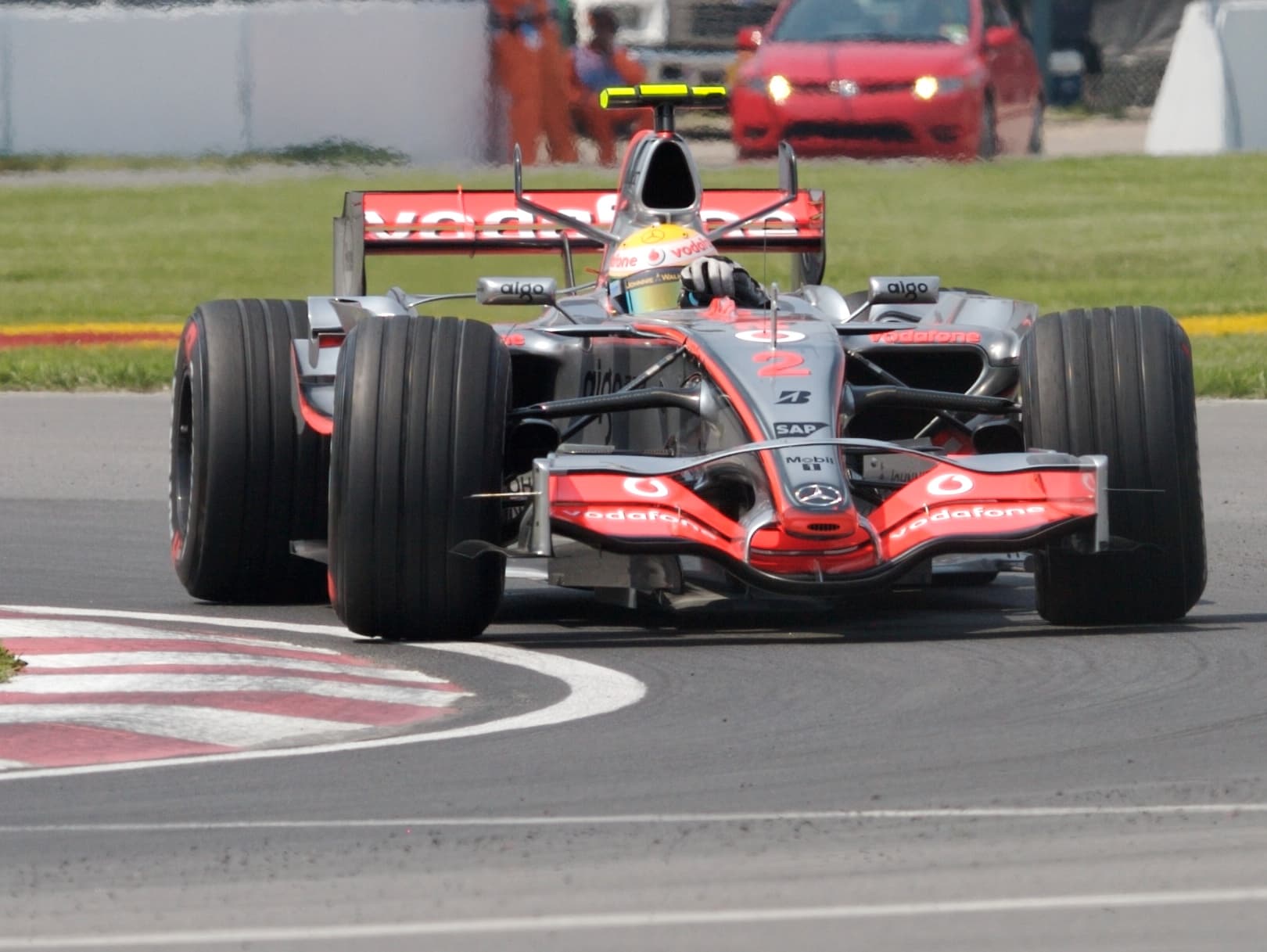 McLaren chtěl v minulosti poslat Hamiltona do Sauberu