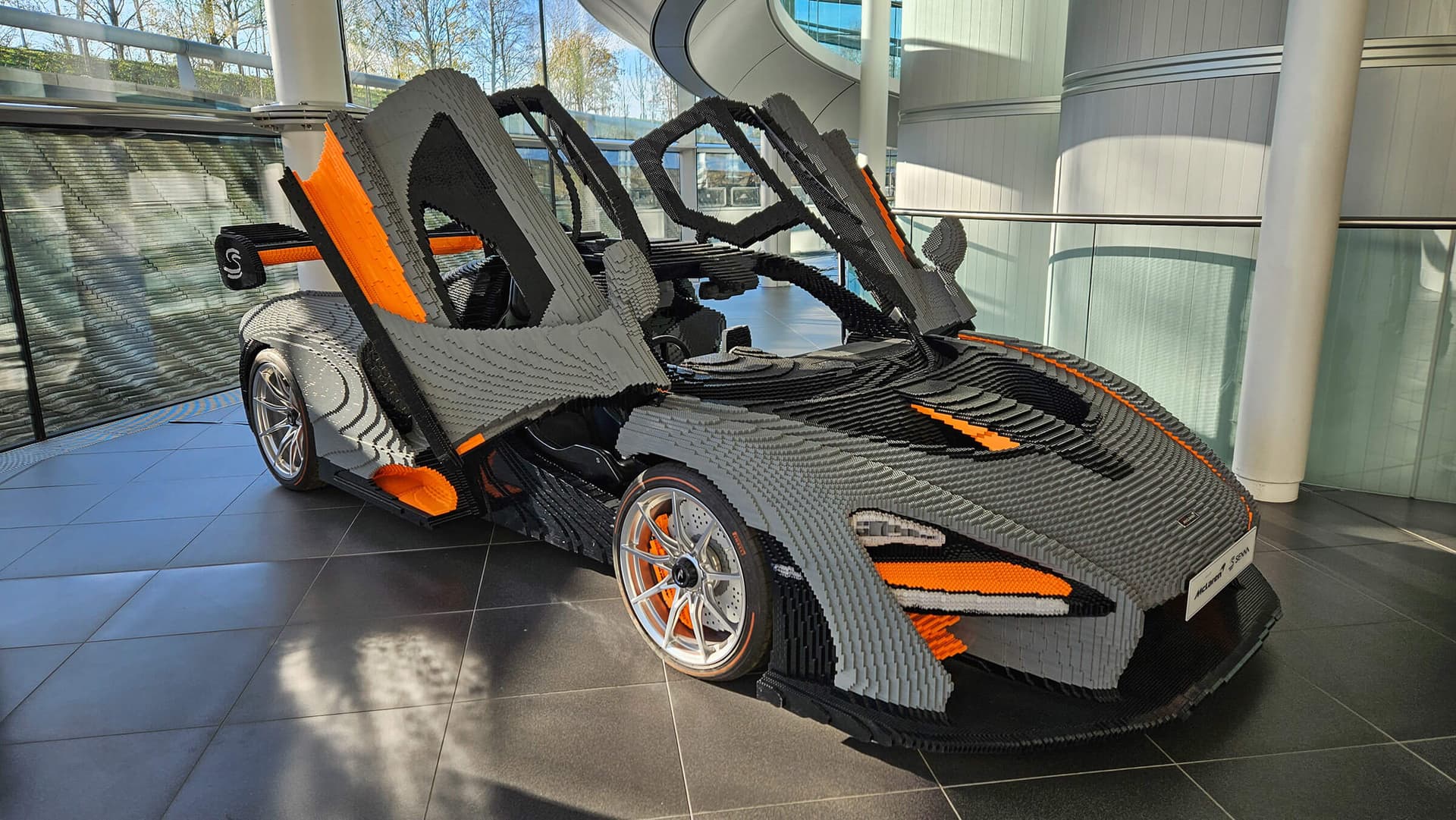 Návštěva MTC, futuristického sídla McLarenu