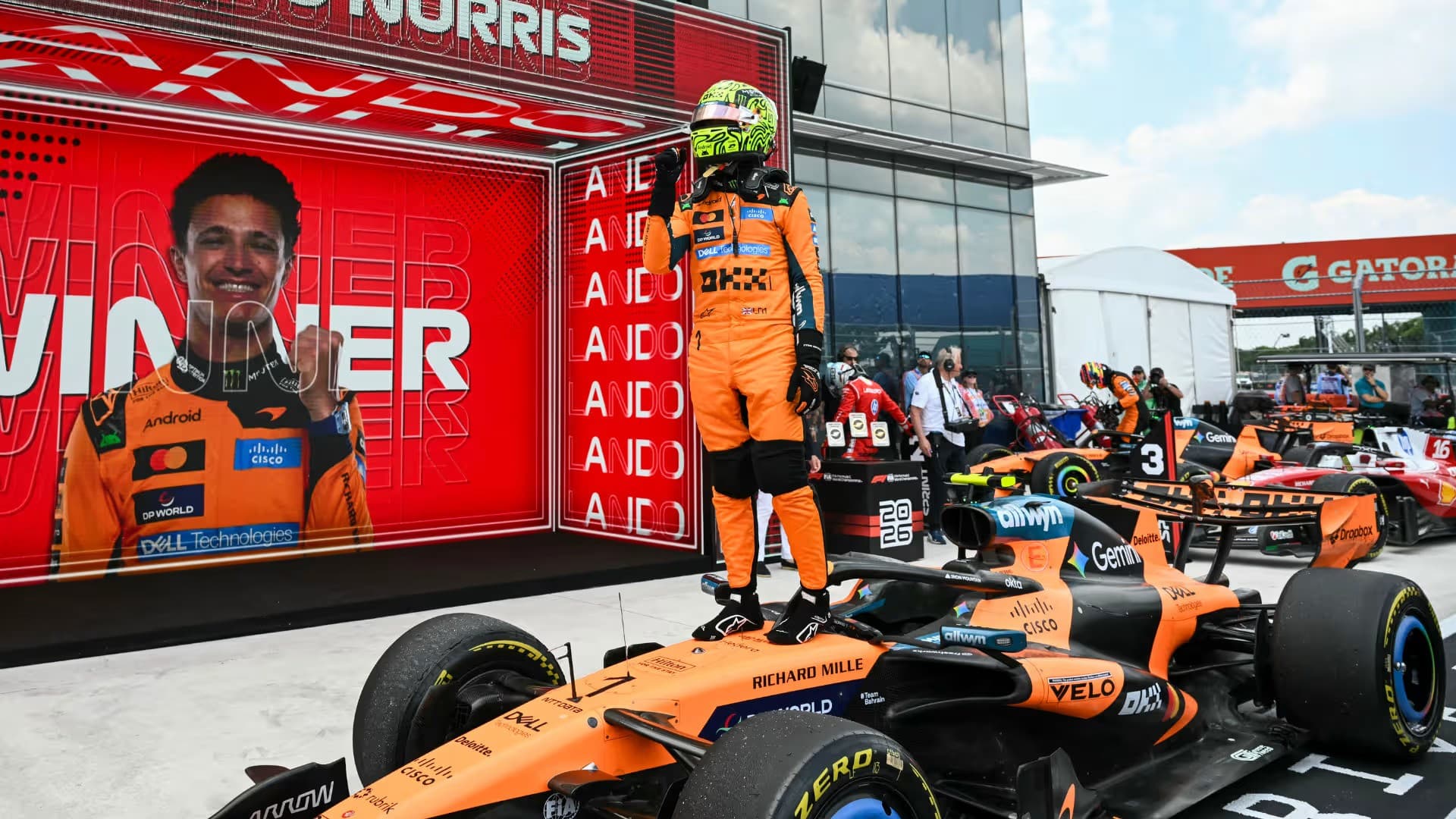 Norris vítězem sprintu v Miami, McLaren obsadil první dvě místa