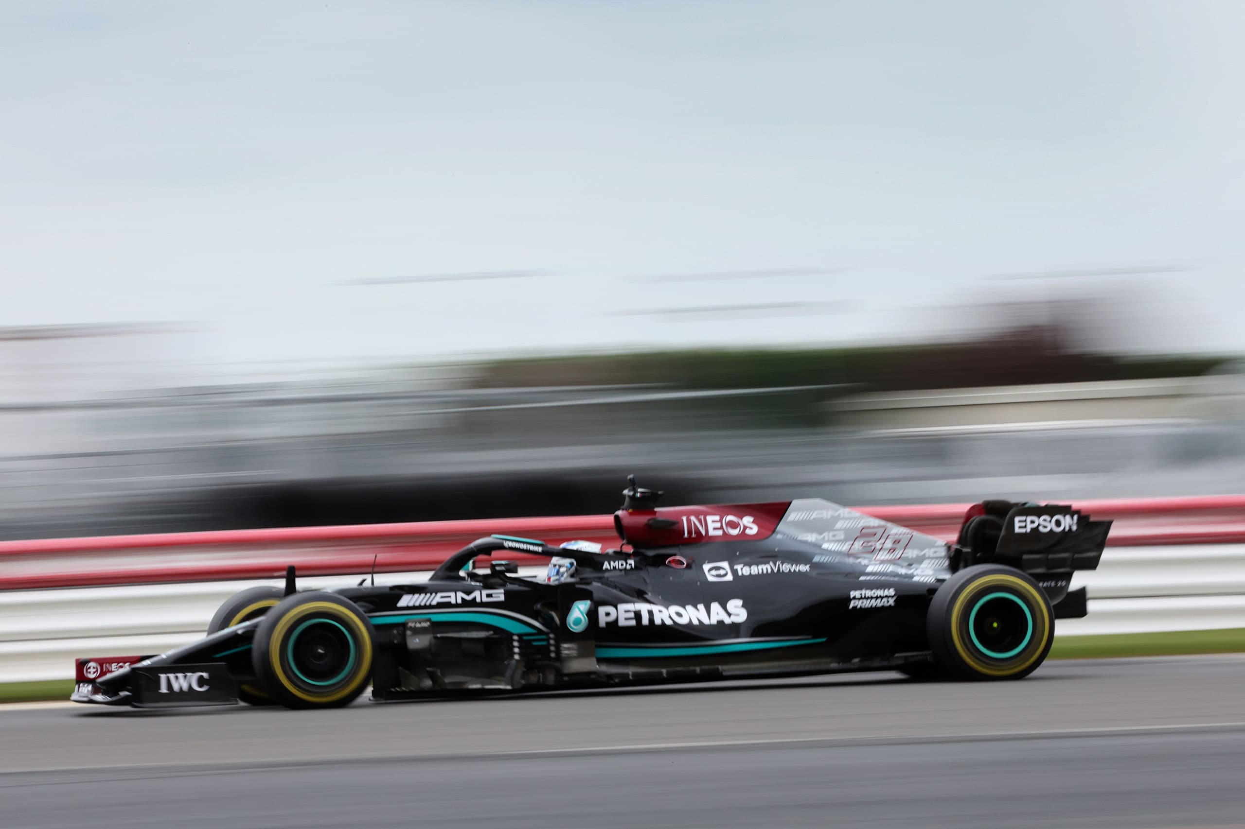 První test v F1 pro Doriane Pin! Šampionka F1 Academy usedla do Mercedesu