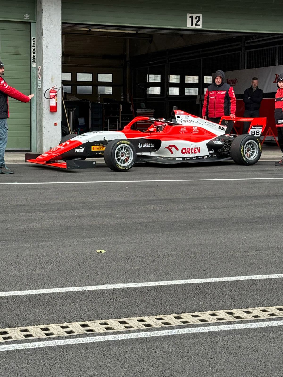 Závodní klan Písaříků opět na scéně! Albert Písařík míří do F4