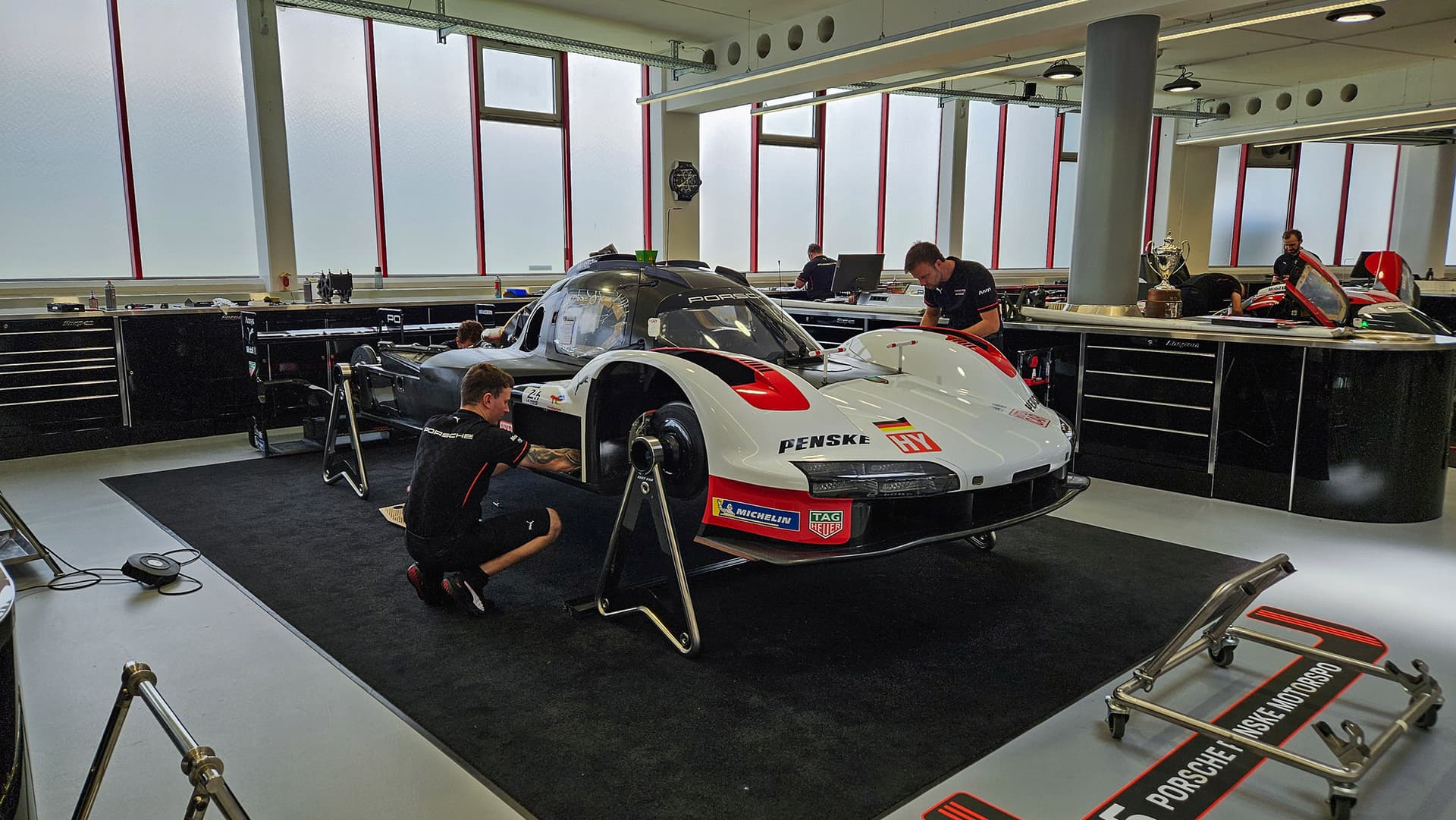 Porsche-2025-44
