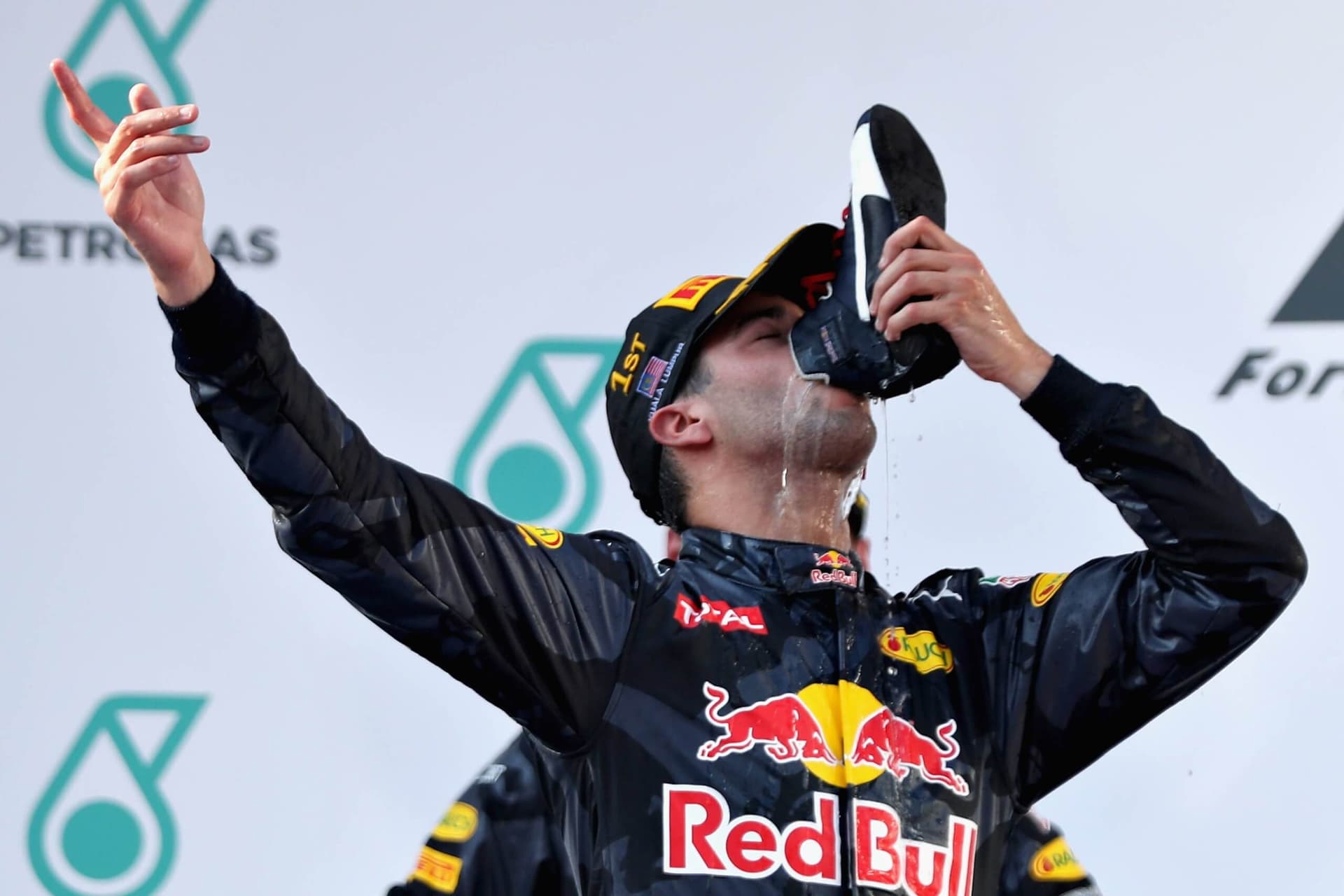 Ricciardo-Shoey