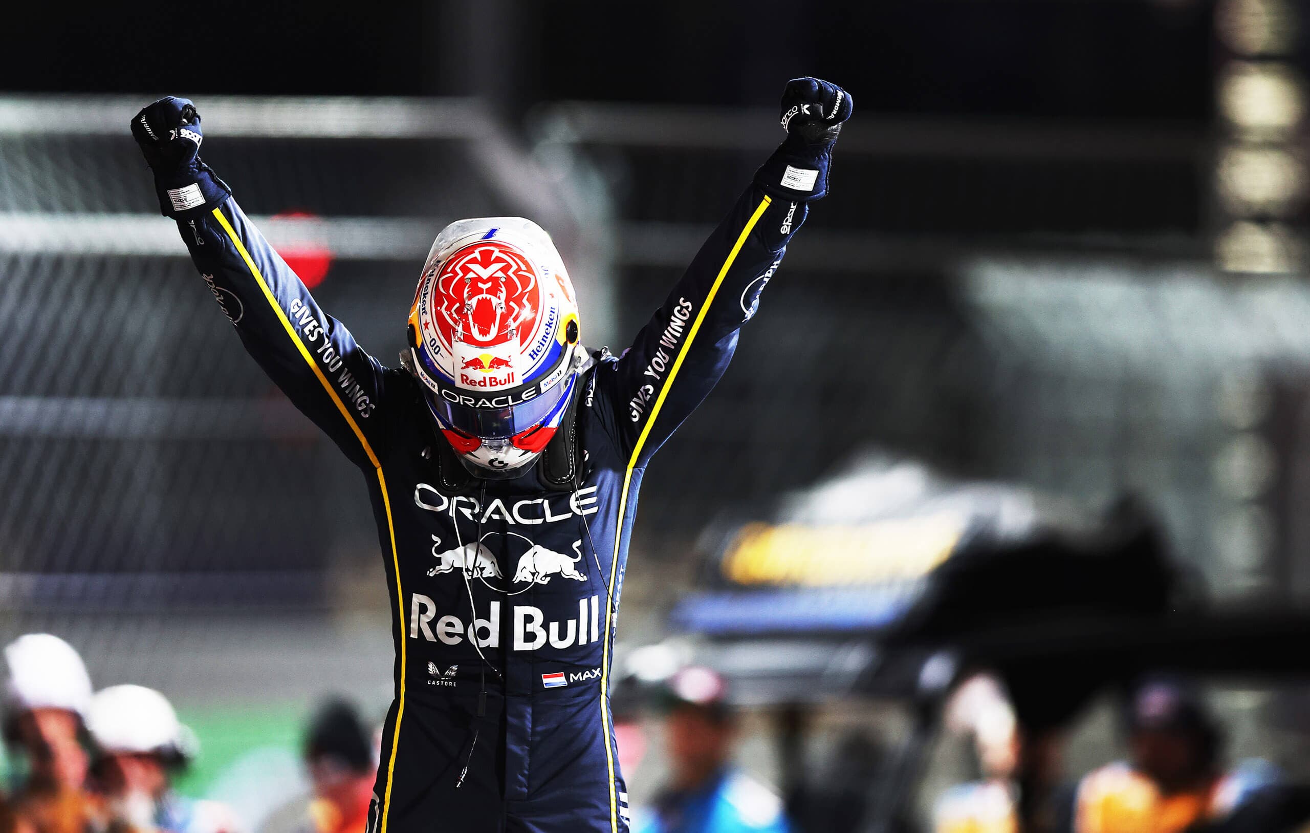 Verstappen vítězem v Las Vegas, oba McLareny diskvalifikovány