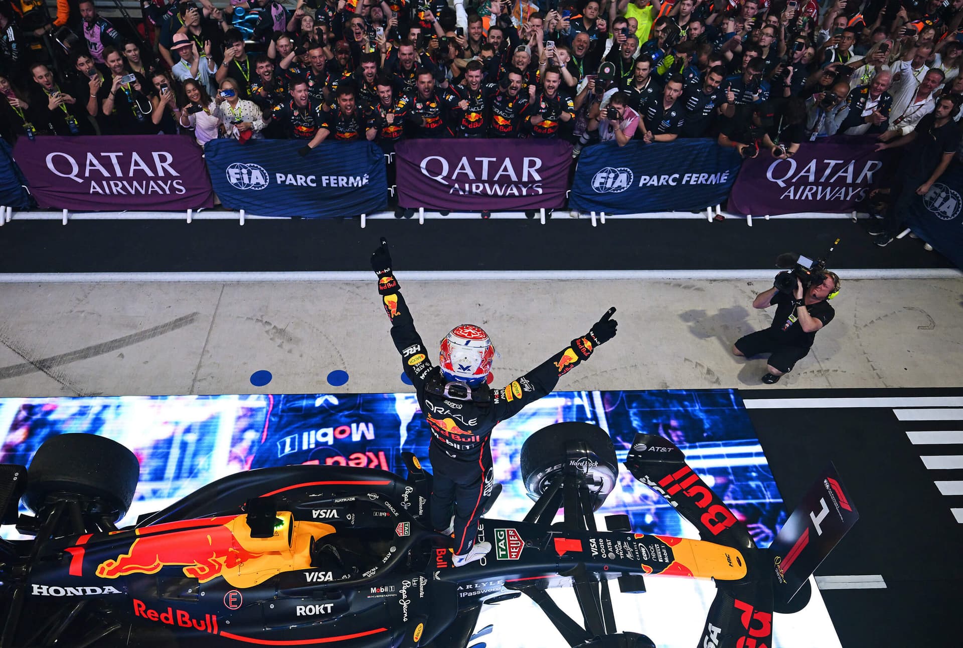 V Kataru zvítězil Verstappen, o titulu se rozhodne až v Abu Dhabi