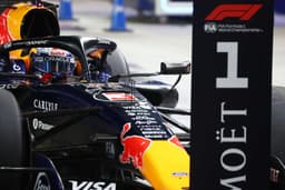 Oslavy v Singapuru! 50. pole position v kariéře pro Verstappena