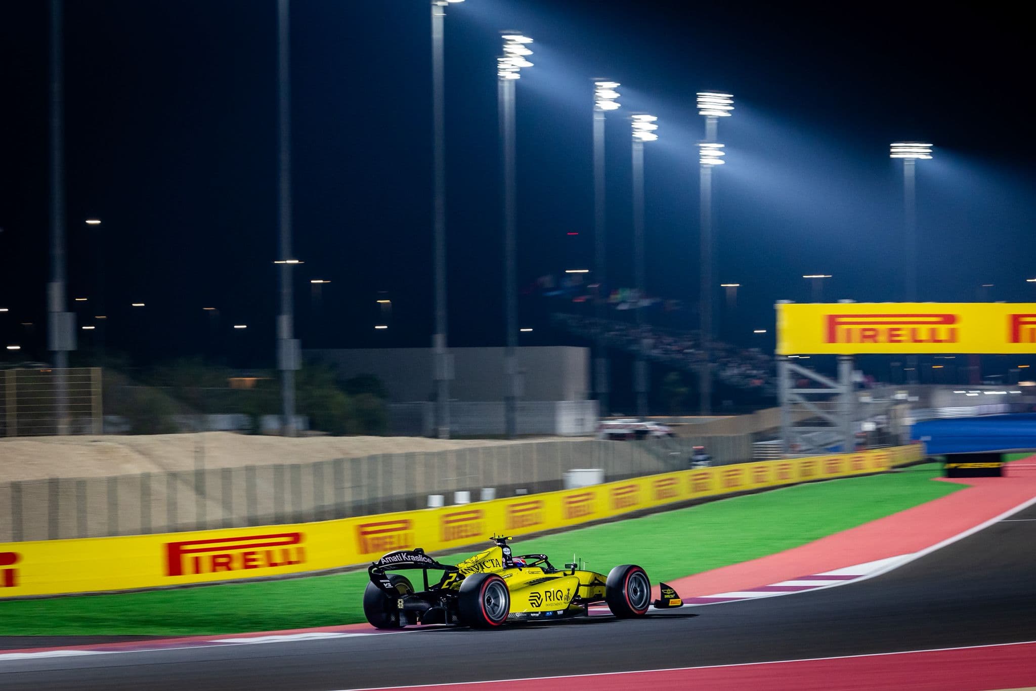 Dominantní vítězství Verschoora ve sprintu F2, smolný Staněk dojel 13.