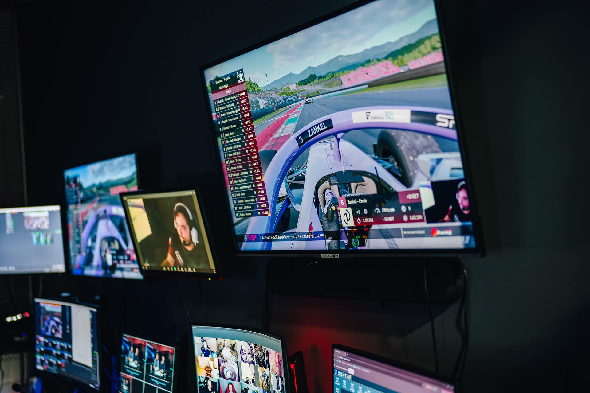 Zákulisí přenosů Mercedes-Benz Virtual GP