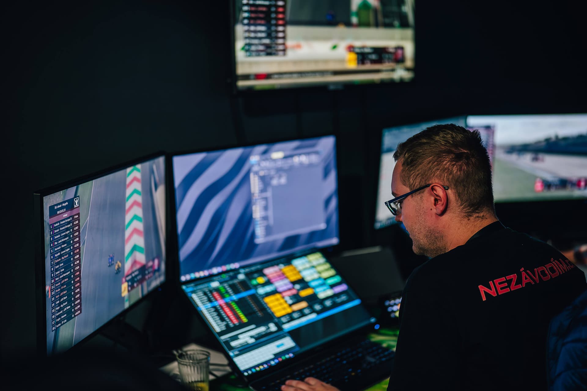 Zákulisí přenosů Mercedes-Benz Virtual GP