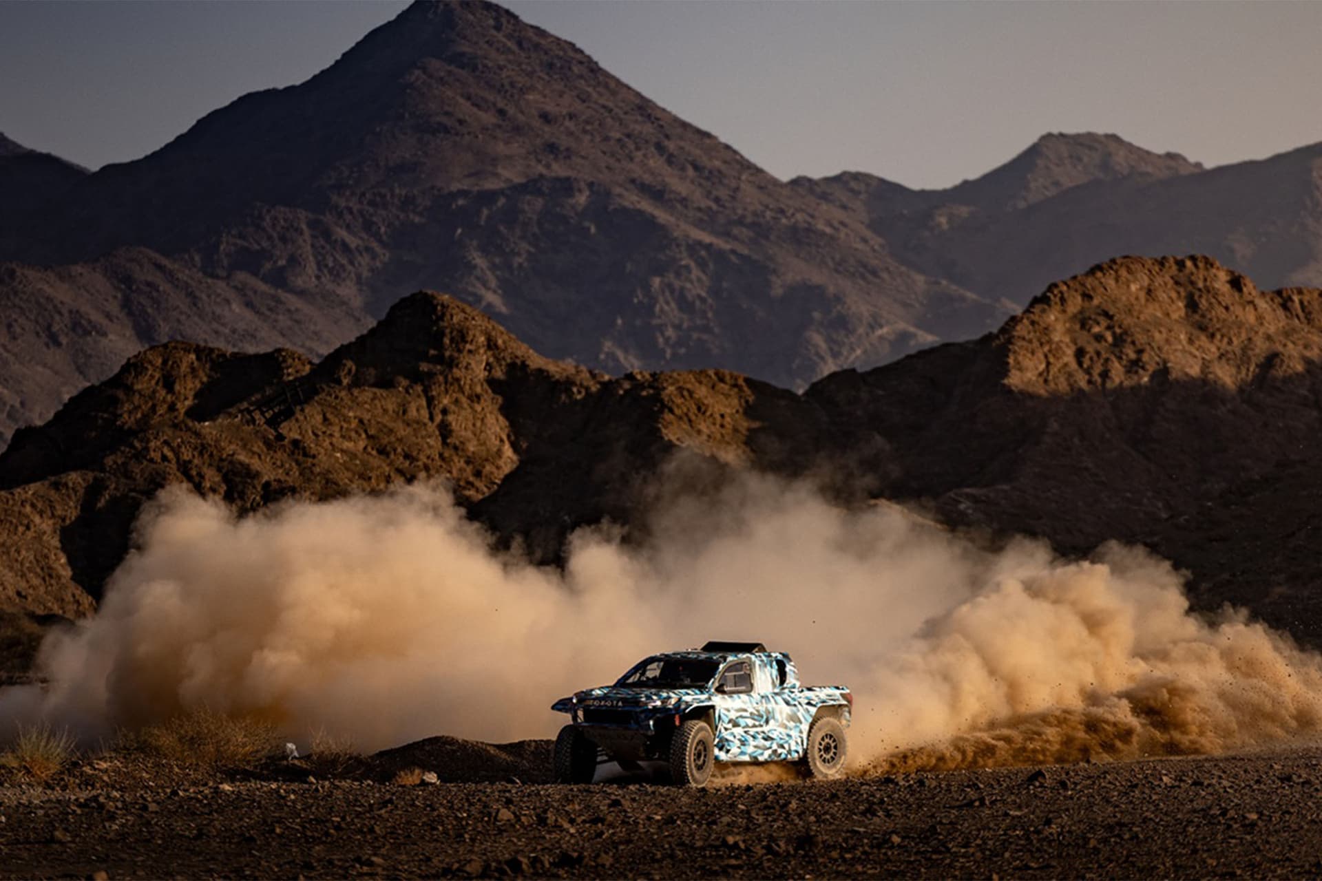 Toyota Hilux GR DKR