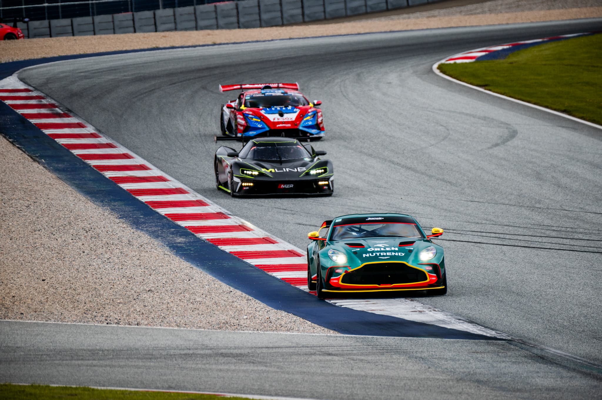 janik aston premier race 25 5